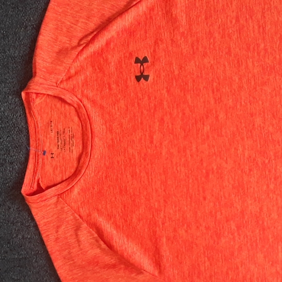 UNDER ARMOUR SHIRT. - Picture 4 of 4